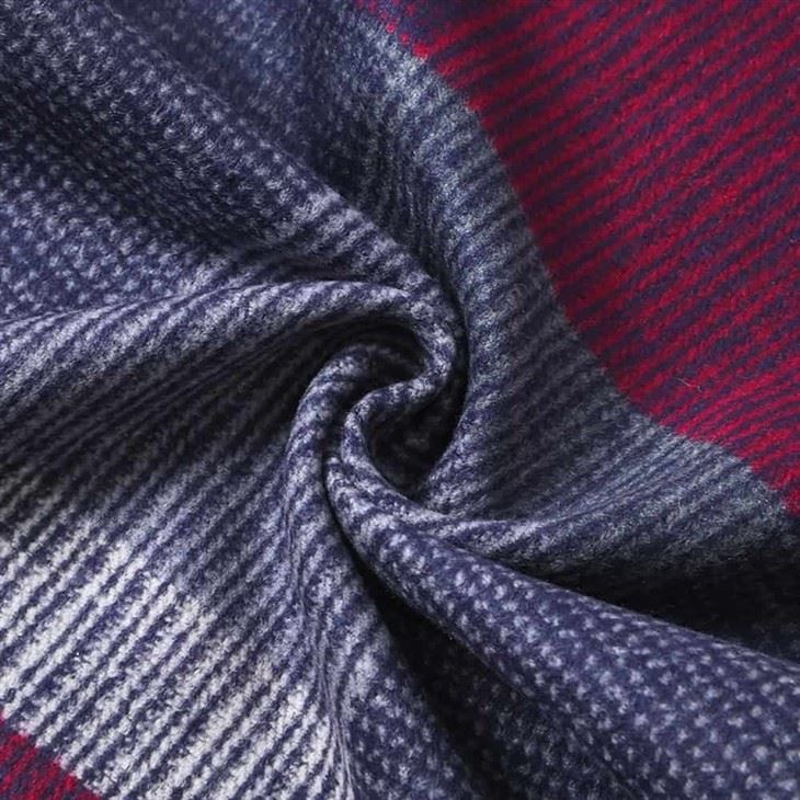 YiLi Plaid Warm White Shawl: Timeless Elegance